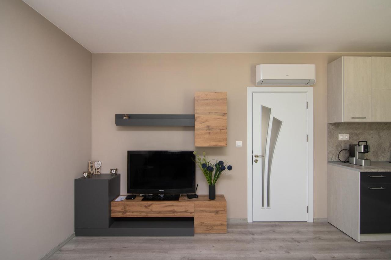 Cozy Flats Nearby Center Free Park Area Apartamento Varna Exterior foto