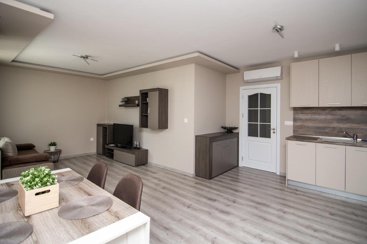 Cozy Flats Nearby Center Free Park Area Apartamento Varna Exterior foto