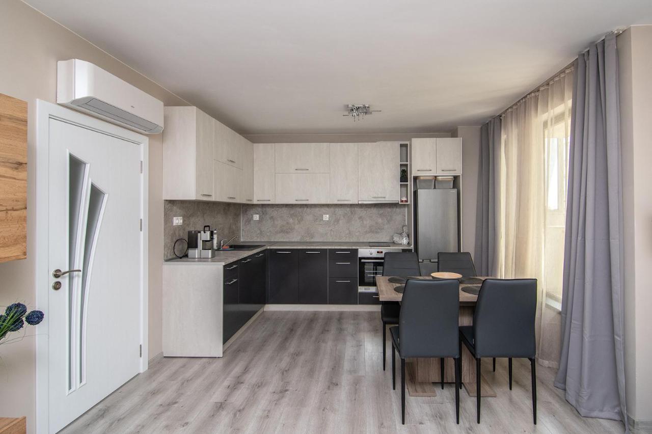 Cozy Flats Nearby Center Free Park Area Apartamento Varna Exterior foto